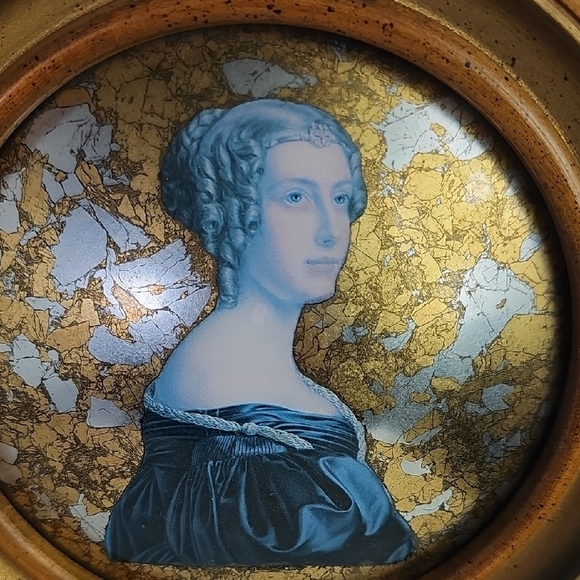 Vintage Octagonal Portrait Frame with Gold and Blue Accents - Picture 2 of 9